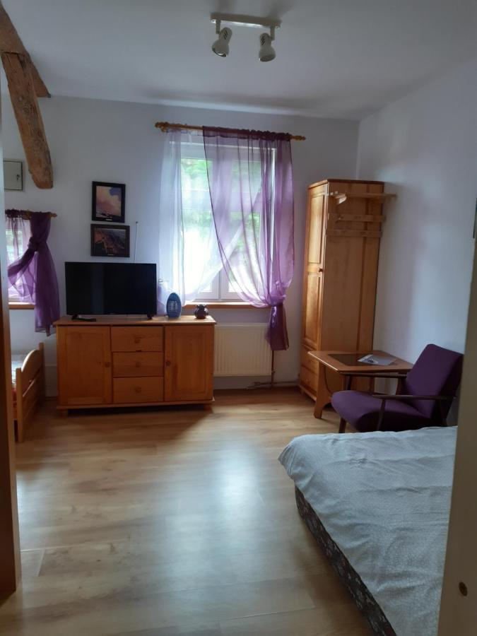Marka Pokoje Goscinne Миелно Екстериор снимка