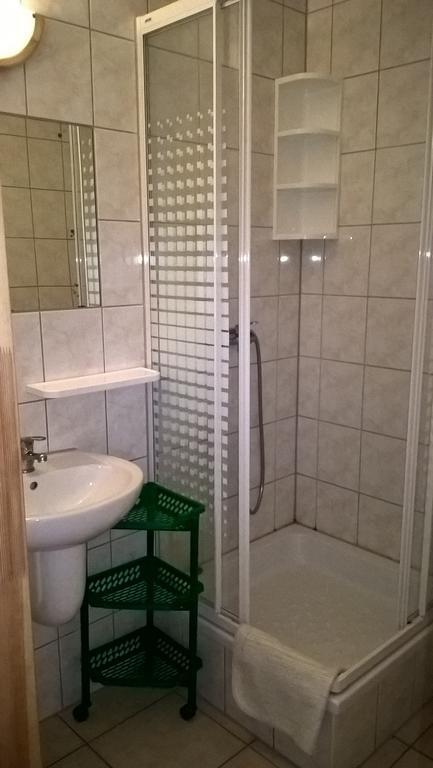 Marka Pokoje Goscinne Миелно Екстериор снимка